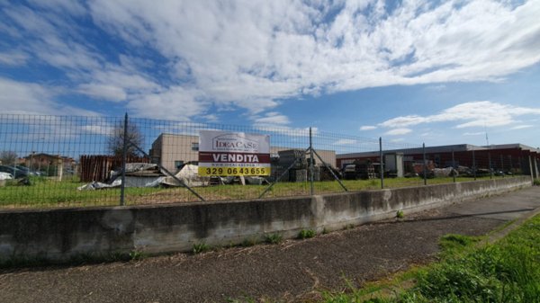 terreno edificabile in vendita a Cavezzo