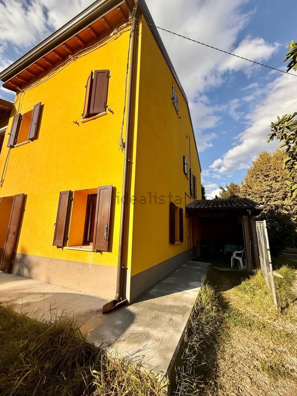 casa indipendente in vendita a Cavezzo