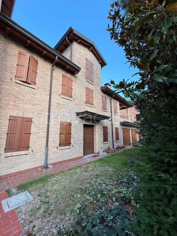 casa indipendente in vendita a Cavezzo