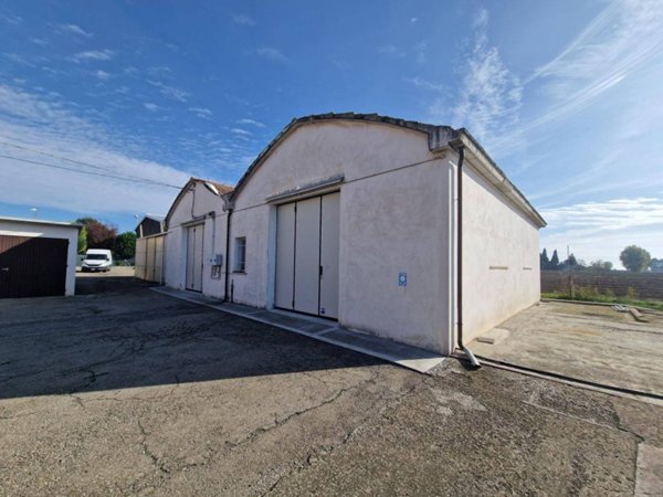 locale commerciale in vendita a Cavezzo