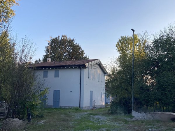 casa indipendente in vendita a Cavezzo