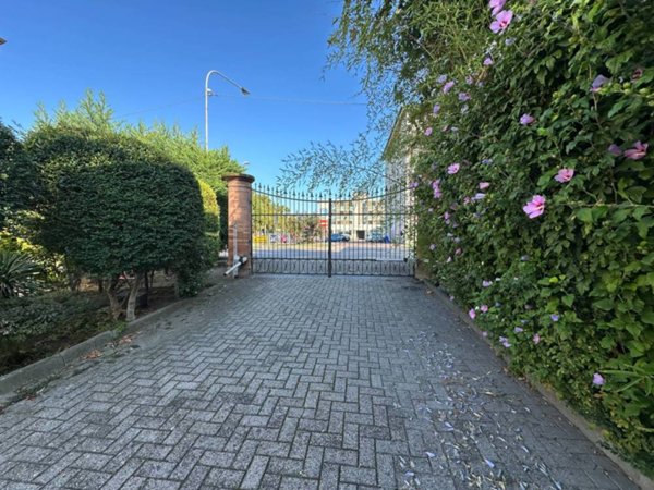 casa indipendente in vendita a Cavezzo