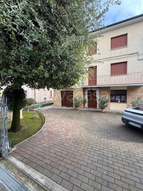 casa indipendente in vendita a Cavezzo