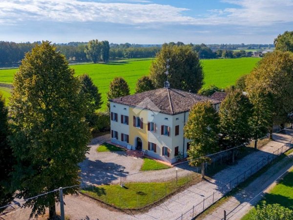 casa indipendente in vendita a Cavezzo