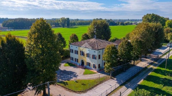 casa indipendente in vendita a Cavezzo