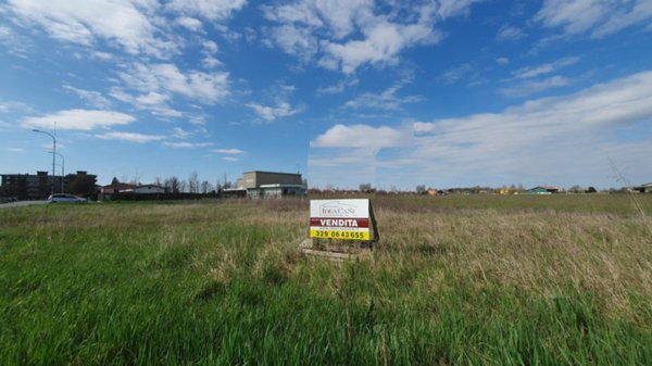 terreno edificabile in vendita a Cavezzo