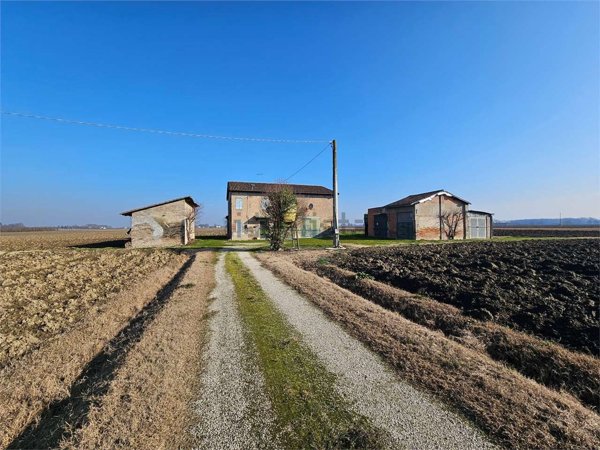 casa indipendente in vendita a Cavezzo in zona Motta