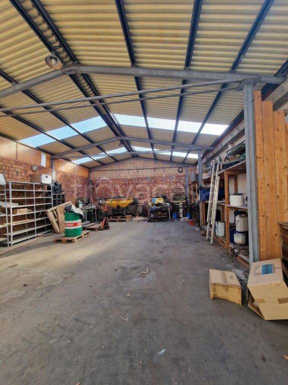 locale commerciale in vendita a Cavezzo