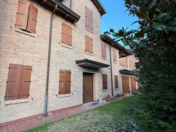 casa indipendente in vendita a Cavezzo