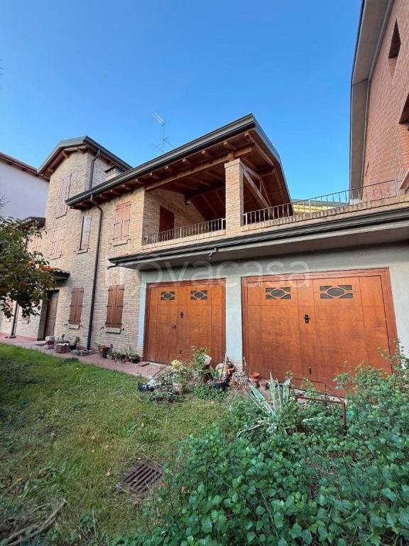 casa indipendente in vendita a Cavezzo