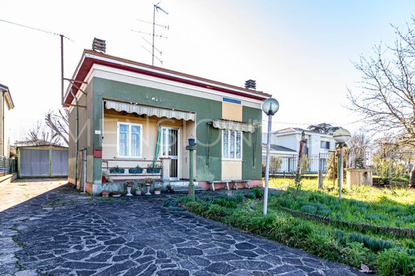 casa indipendente in vendita a Cavezzo