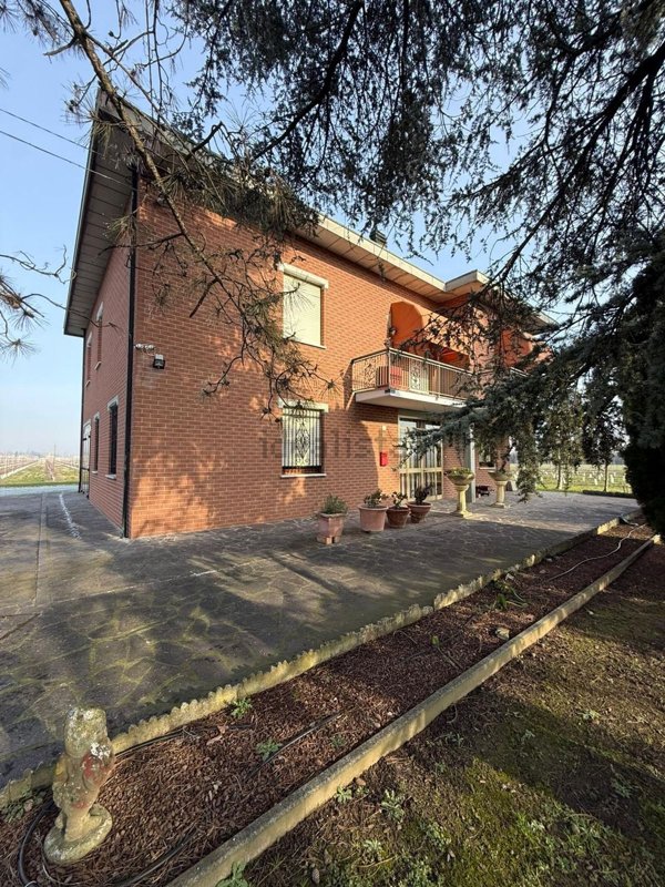 casa indipendente in vendita a Cavezzo