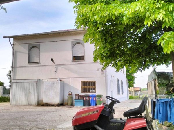 casa indipendente in vendita a Cavezzo