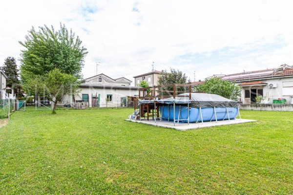 casa indipendente in vendita a Cavezzo