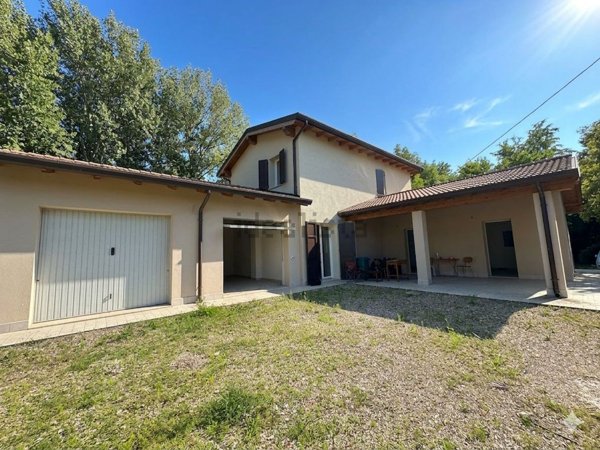 casa indipendente in vendita a Cavezzo