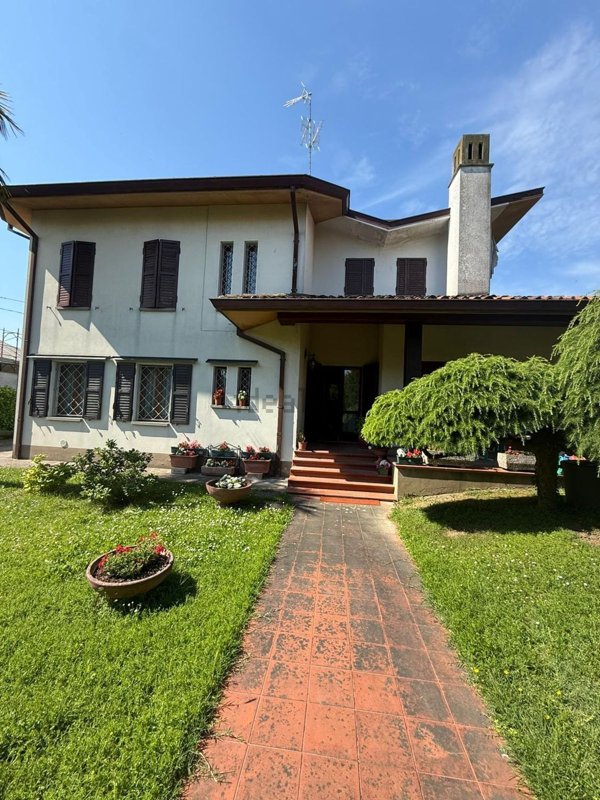 casa indipendente in vendita a Cavezzo