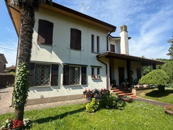 casa indipendente in vendita a Cavezzo