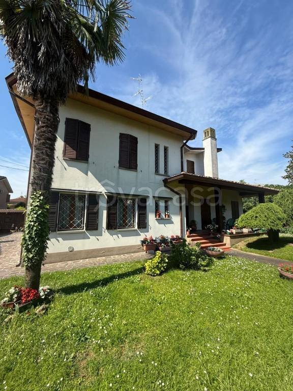 casa indipendente in vendita a Cavezzo
