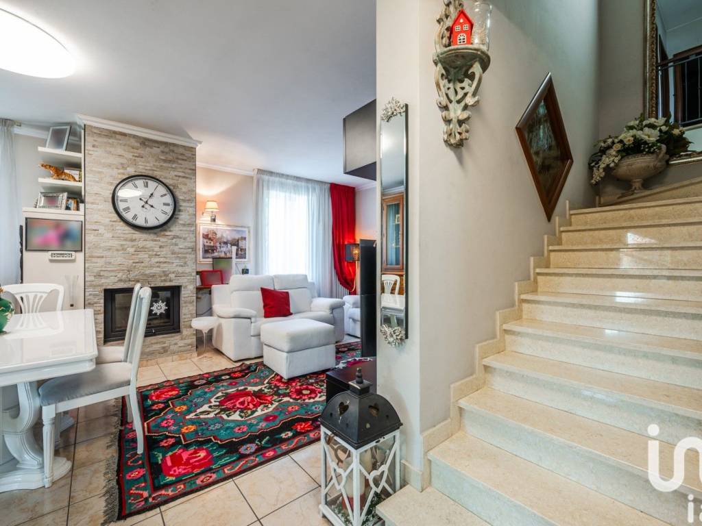 casa indipendente in vendita a Cavezzo in zona Disvetro
