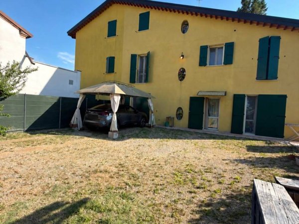 casa indipendente in vendita a Cavezzo in zona Motta