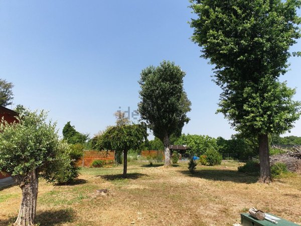 casa indipendente in vendita a Cavezzo in zona Disvetro