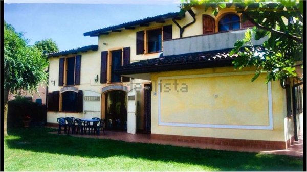 casa indipendente in vendita a Cavezzo in zona Disvetro