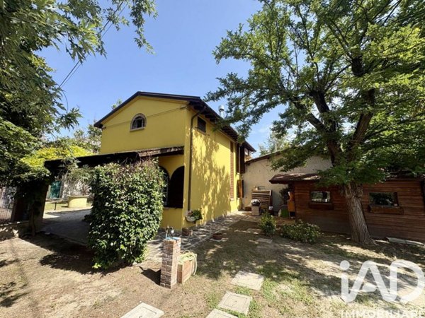 casa indipendente in vendita a Cavezzo in zona Disvetro