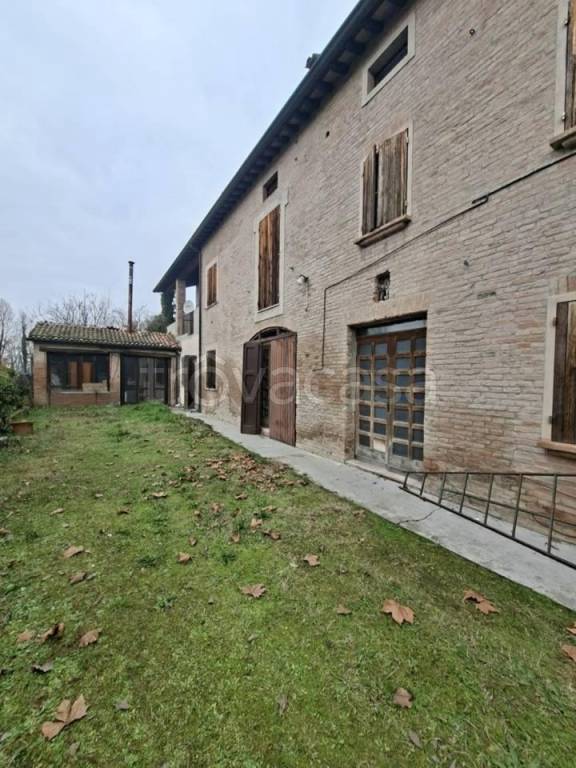 negozio in vendita a Cavezzo