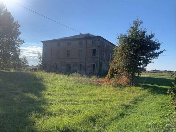 casa indipendente in vendita a Cavezzo in zona Disvetro