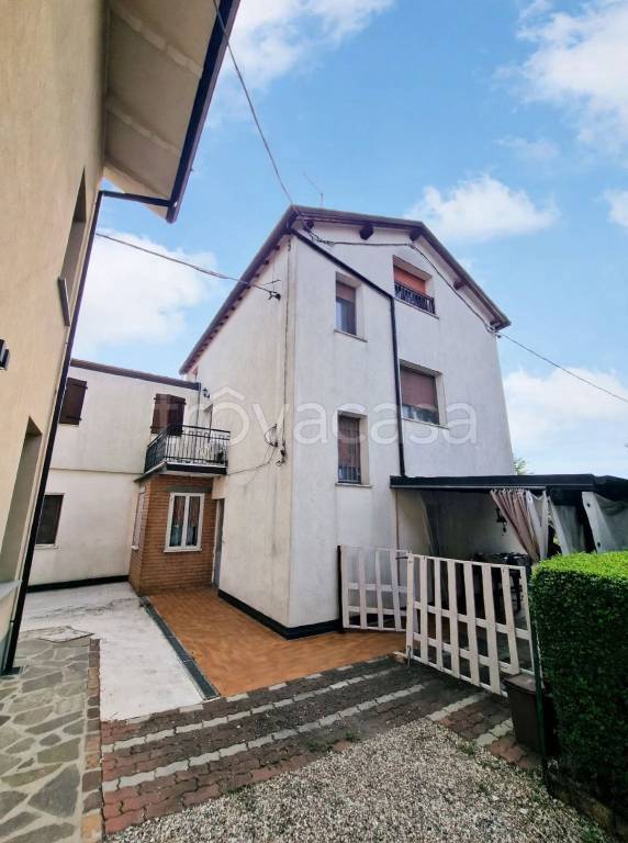 casa indipendente in vendita a Cavezzo