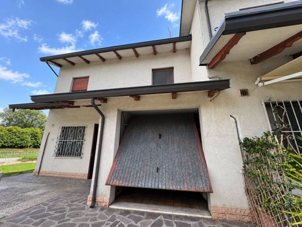 casa indipendente in vendita a Cavezzo