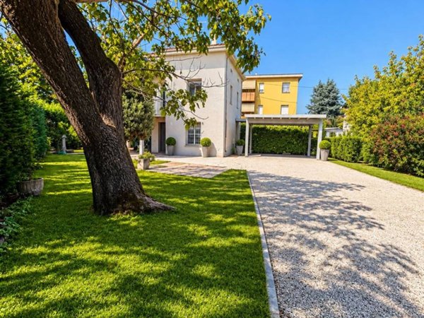 casa indipendente in vendita a Cavezzo