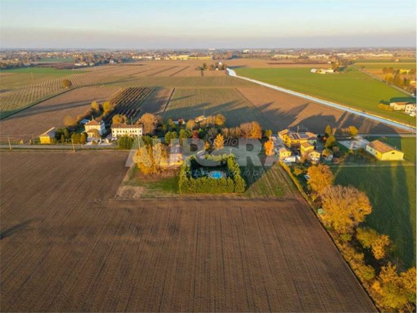 casa indipendente in vendita a Cavezzo in zona Disvetro