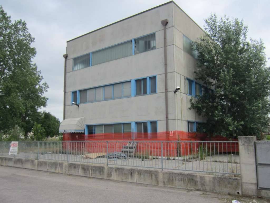 locale commerciale in vendita a Concordia sulla Secchia