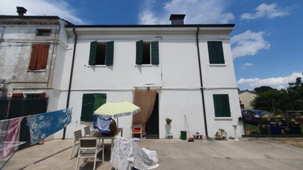 casa indipendente in vendita a Concordia sulla Secchia in zona Fossa