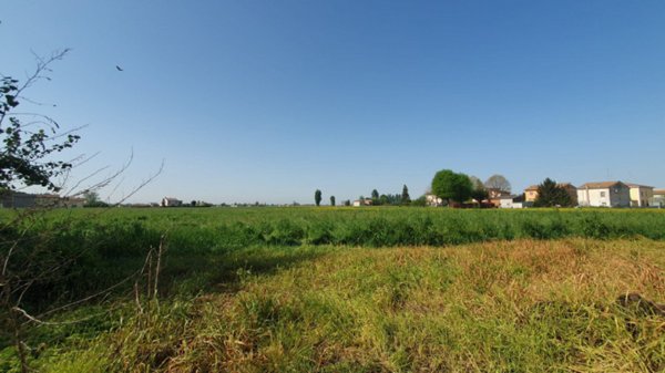 terreno edificabile in vendita a Concordia sulla Secchia in zona Vallalta