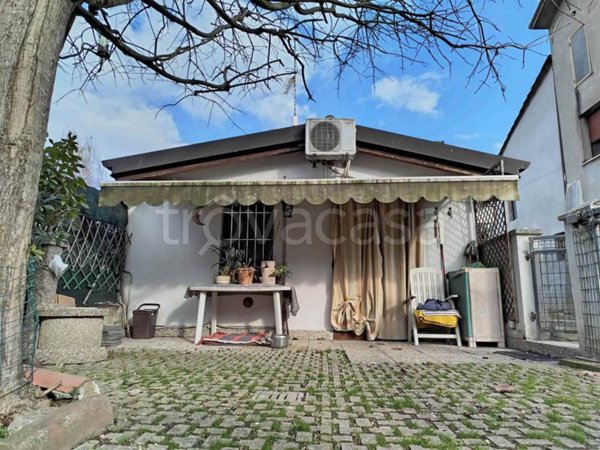 casa indipendente in vendita a Concordia sulla Secchia in zona Fossa