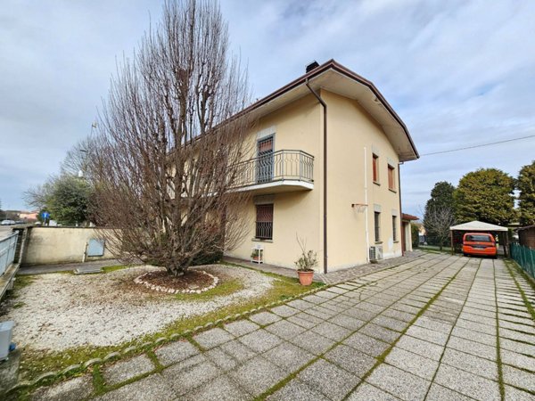 casa indipendente in vendita a Concordia sulla Secchia