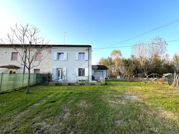 casa semindipendente in vendita a Concordia sulla Secchia in zona Santa Caterina