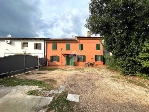 casa semindipendente in vendita a Concordia sulla Secchia in zona Vallalta