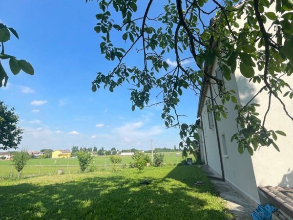 casa indipendente in vendita a Concordia sulla Secchia