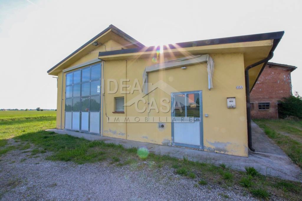 locale commerciale in vendita a Concordia sulla Secchia in zona Fossa