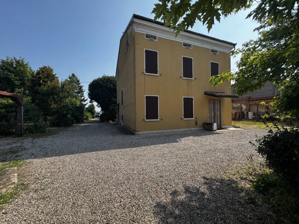 casa indipendente in vendita a Concordia sulla Secchia