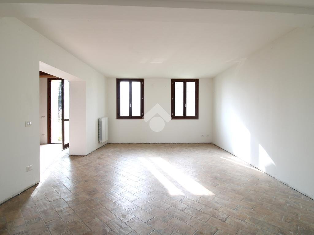 casa indipendente in vendita a Concordia sulla Secchia in zona Vallalta