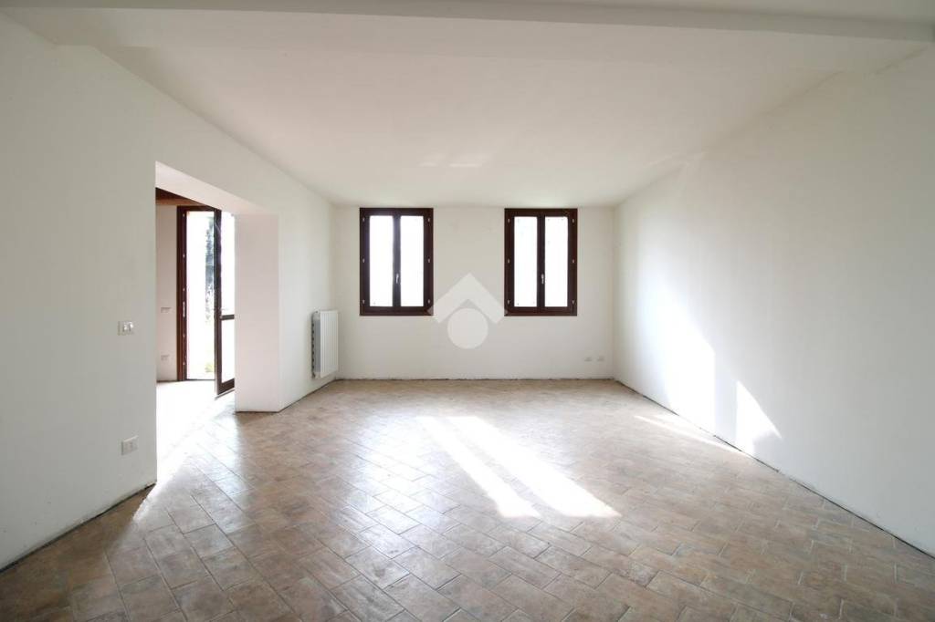 casa indipendente in vendita a Concordia sulla Secchia in zona Vallalta