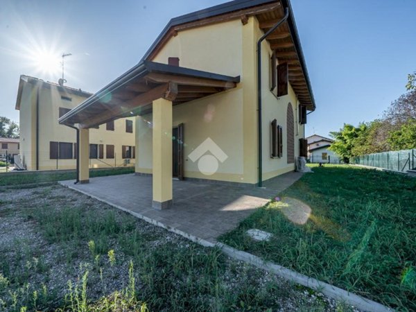 casa indipendente in vendita a Concordia sulla Secchia