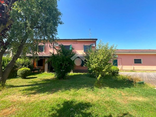 casa indipendente in vendita a Concordia sulla Secchia in zona Vallalta