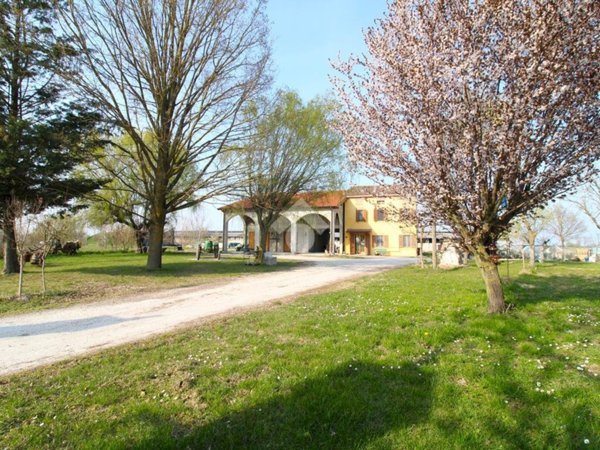 casa indipendente in vendita a Concordia sulla Secchia in zona Fossa