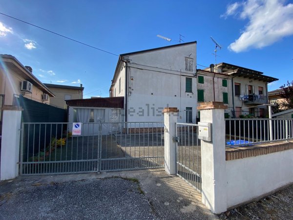 casa indipendente in vendita a Concordia sulla Secchia in zona Fossa