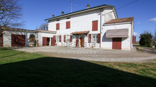 casa indipendente in vendita a Concordia sulla Secchia in zona Santa Caterina